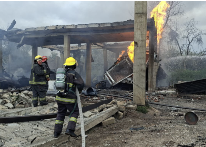 Explosión obliga a evacuar a miles de personas